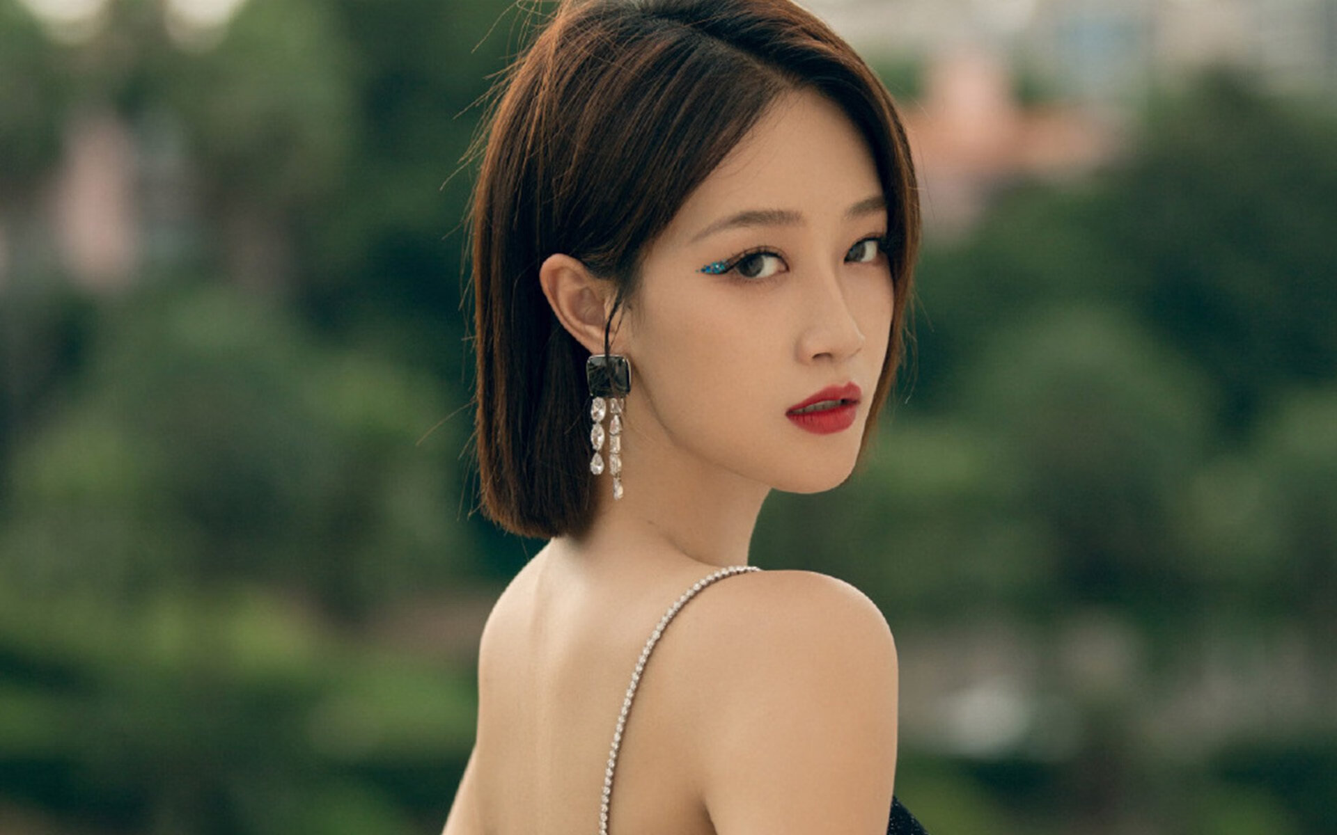 爱游戏中国官方网站平台-莱斯特城球员集体失误,输球遭遇连败,莱斯特城队员名单