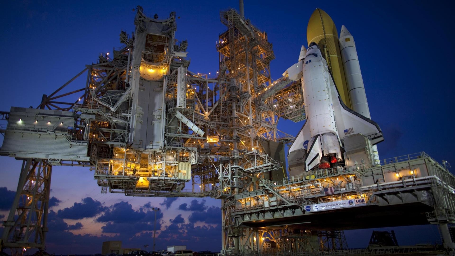 爱游戏体育-“高新体育中心：篮球选手拼尽全力，赛场高潮迭起”