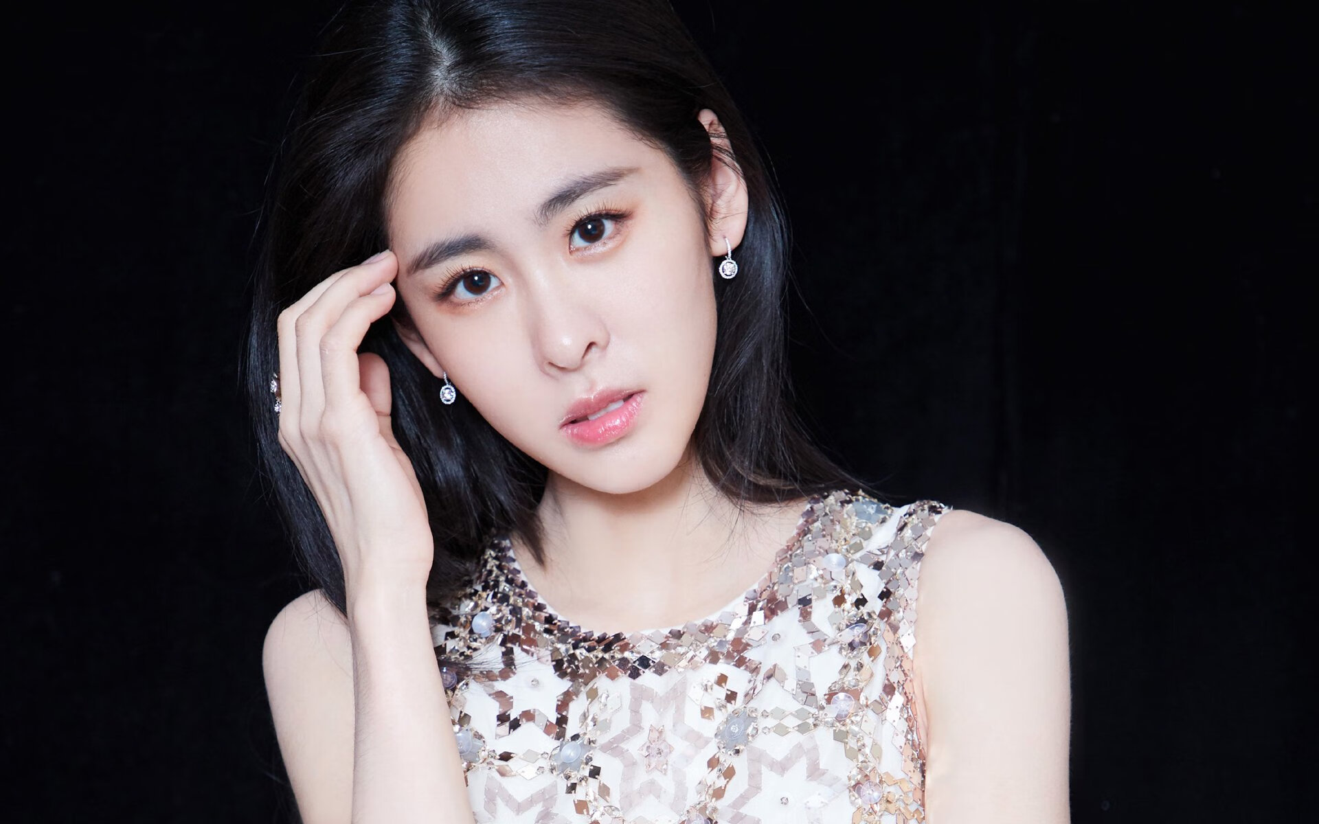 爱游戏体育平台-亚冠联赛中国足球爆冷 球迷呼吁战术革新,中国足球亚冠名额